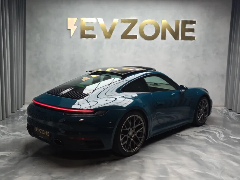 Porsche 992 foto 6