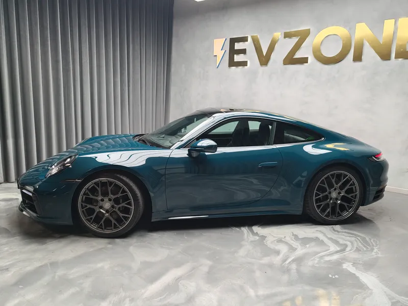 Porsche 992 foto 4