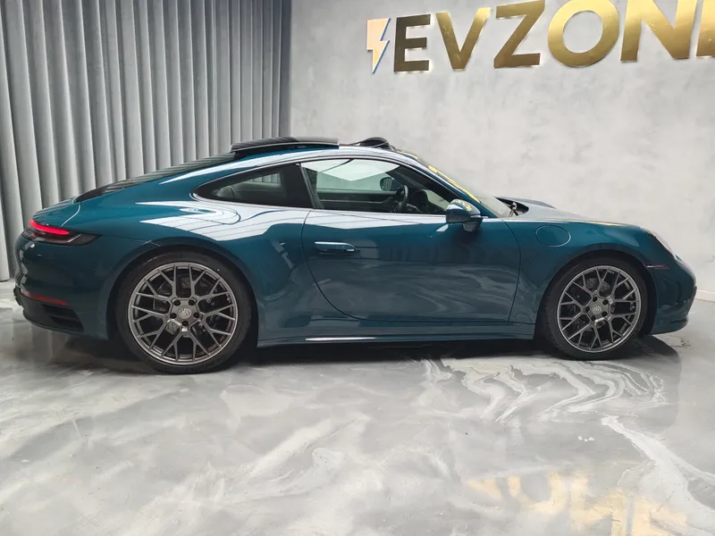 Porsche 992 foto 7