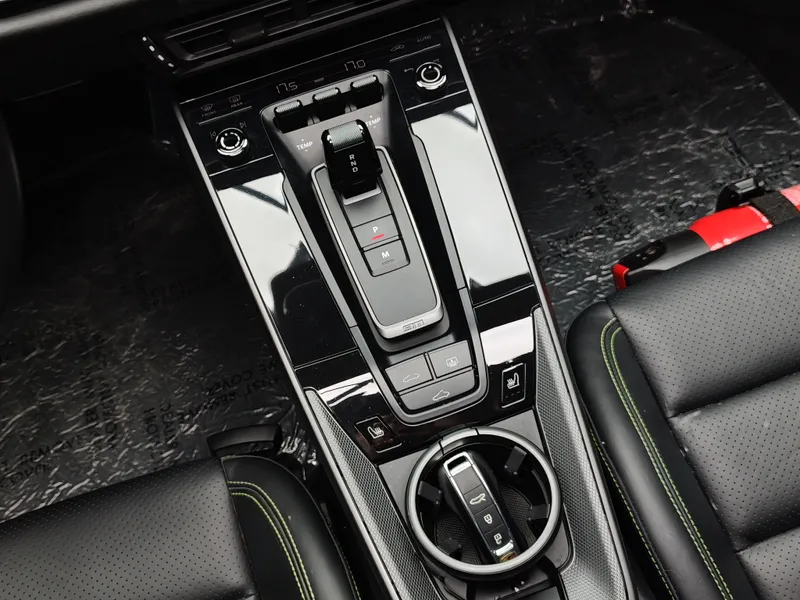 Porsche 992 foto 18