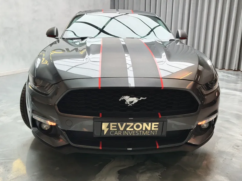 Ford Mustang foto 2