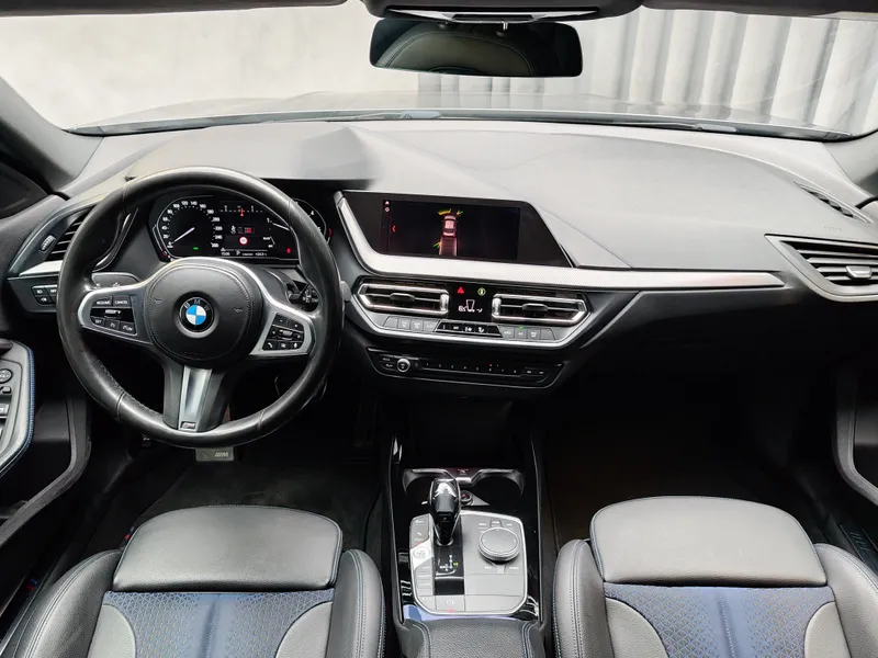 BMW 216 Gran Coupé foto 14