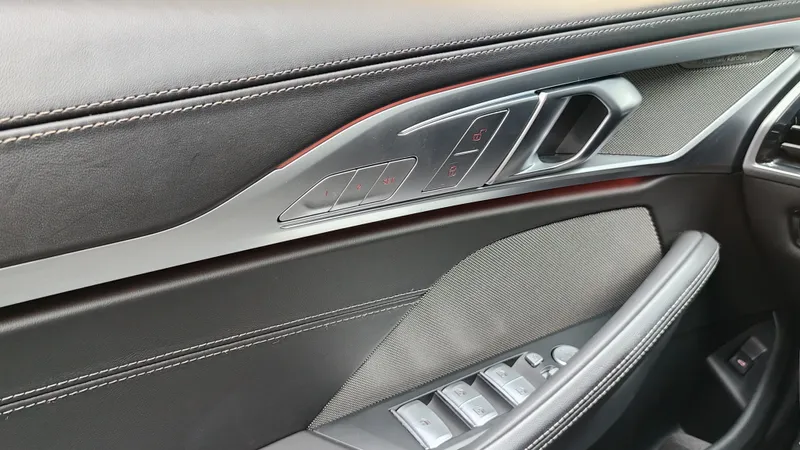 BMW M850i foto 23