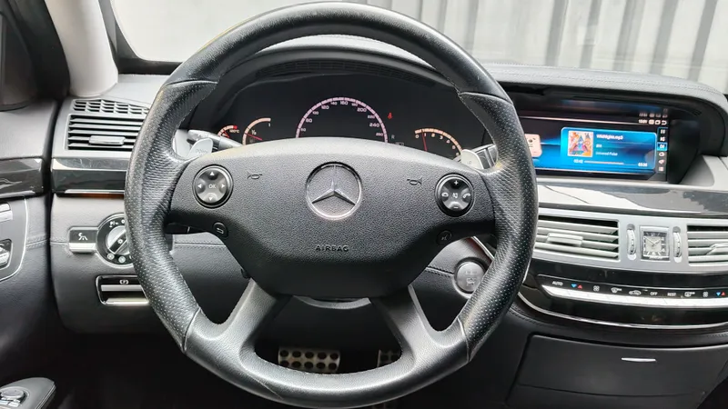 Mercedes Benz S 63 AMG foto 13