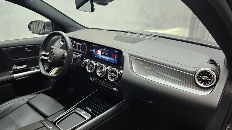 Mercedes Benz GLA 250 foto 9