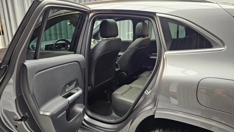 Mercedes Benz GLA 250 foto 17