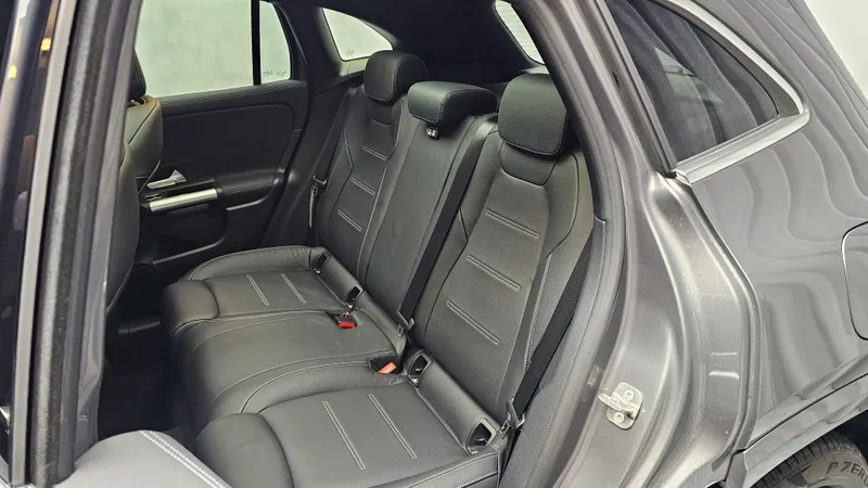 Mercedes Benz GLA 250 foto 18