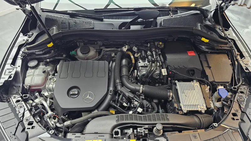 Mercedes Benz GLA 250 foto 27
