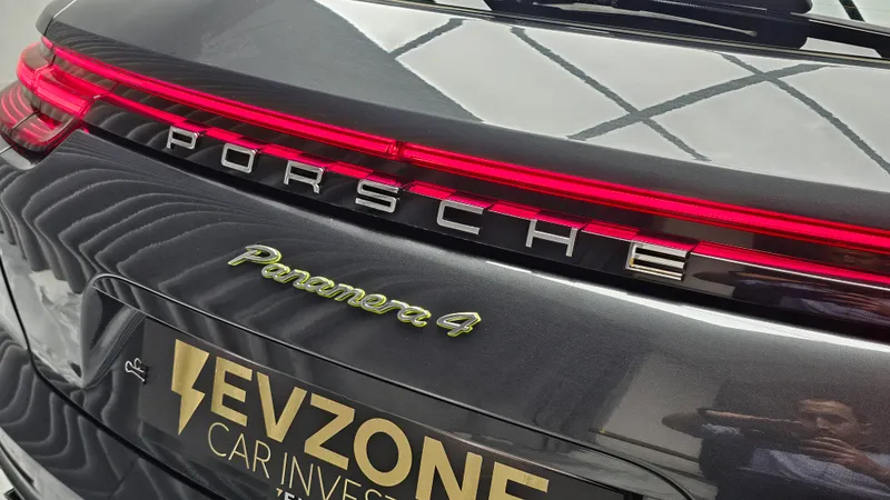 Porsche Panamera Sport Turismo foto 35