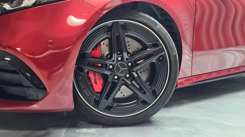 Mercedes Benz A 45 AMG foto 38