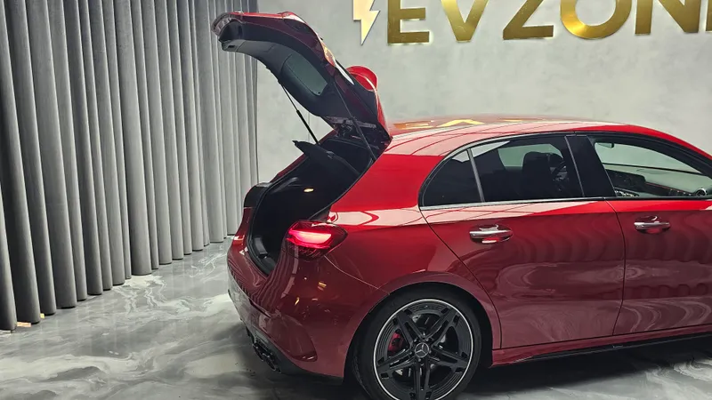 Mercedes Benz A 45 AMG foto 31