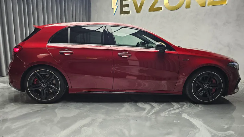Mercedes Benz A 45 AMG foto 7