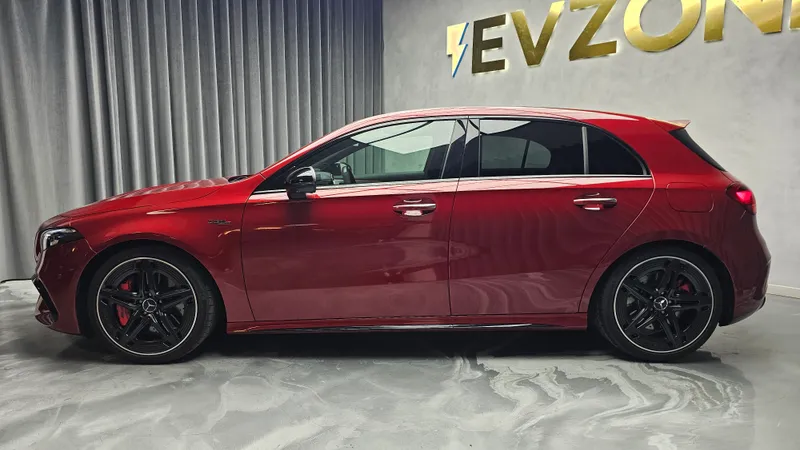 Mercedes Benz A 45 AMG foto 4