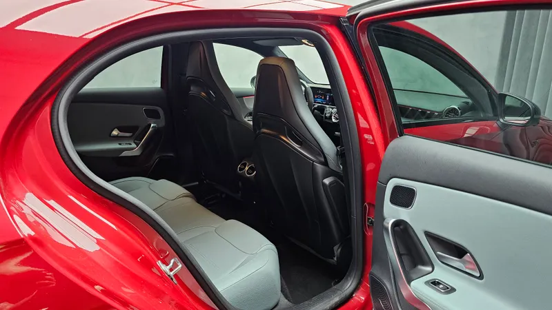 Mercedes Benz A 45 AMG foto 22