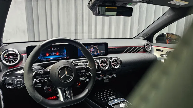 Mercedes Benz A 45 AMG foto 10