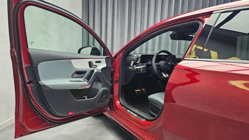 Mercedes Benz A 45 AMG foto 8