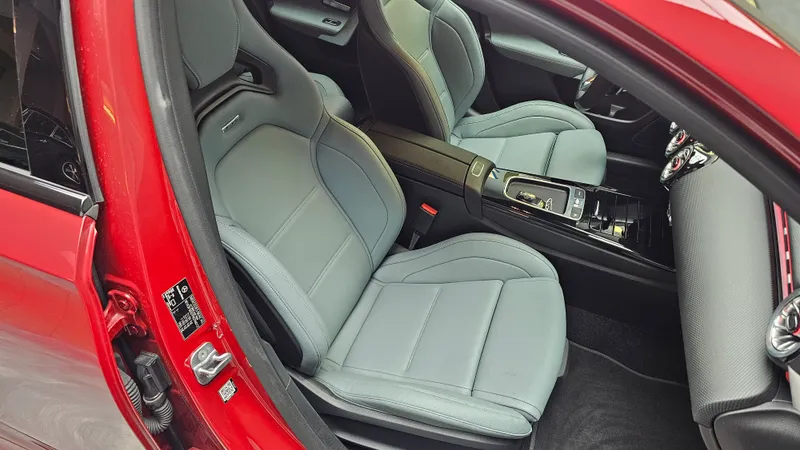 Mercedes Benz A 45 AMG foto 21