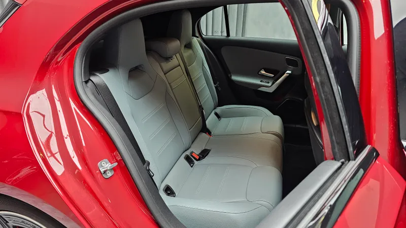 Mercedes Benz A 45 AMG foto 23
