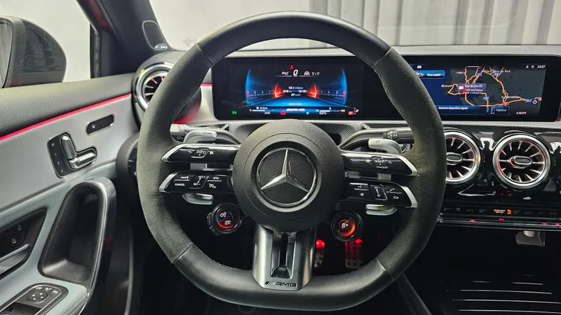 Mercedes Benz A 45 AMG foto 13