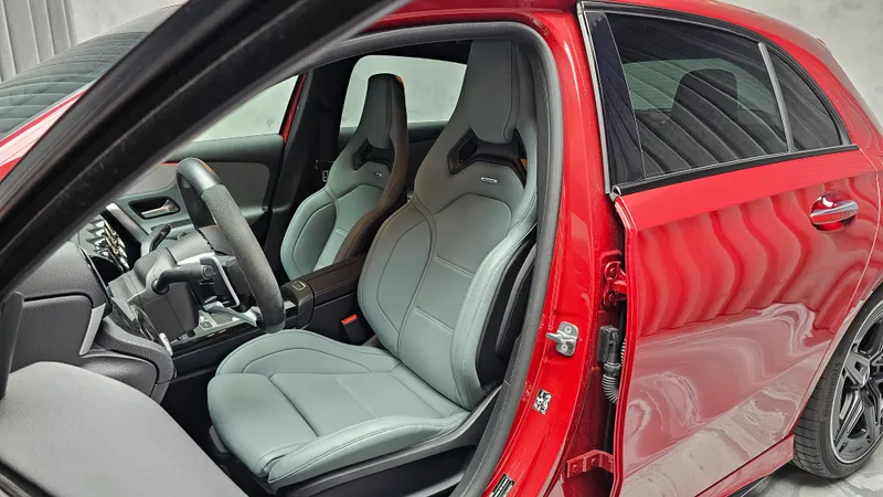Mercedes Benz A 45 AMG foto 19