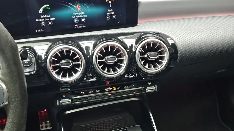 Mercedes Benz CLA 45 AMG foto 16