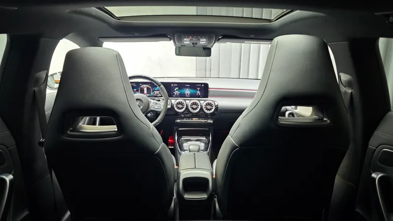 Mercedes Benz CLA 45 AMG foto 20