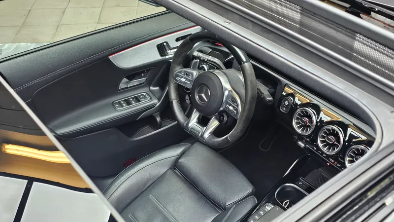 Mercedes Benz CLA 45 AMG foto 12