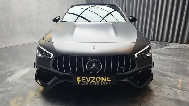 Mercedes Benz CLA 45 AMG foto 2
