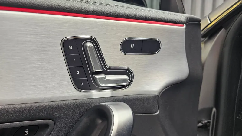 Mercedes Benz CLA 45 AMG foto 25