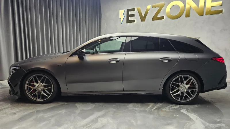 Mercedes Benz CLA 45 AMG foto 4