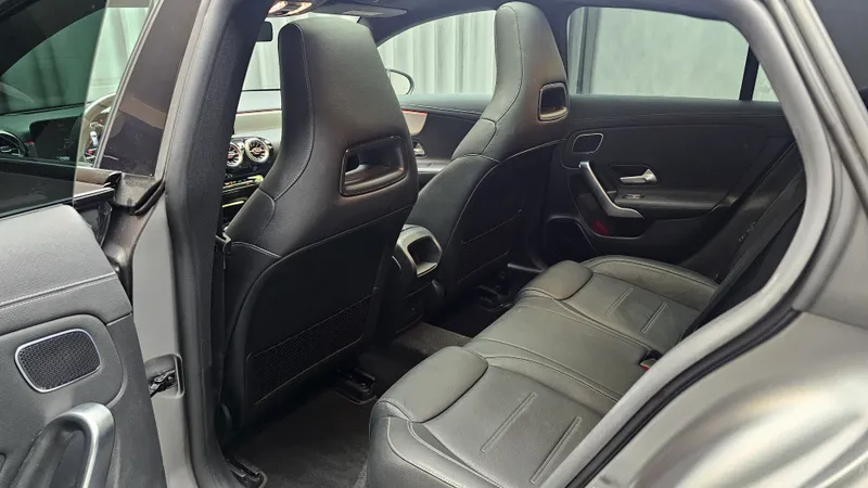Mercedes Benz CLA 45 AMG foto 21