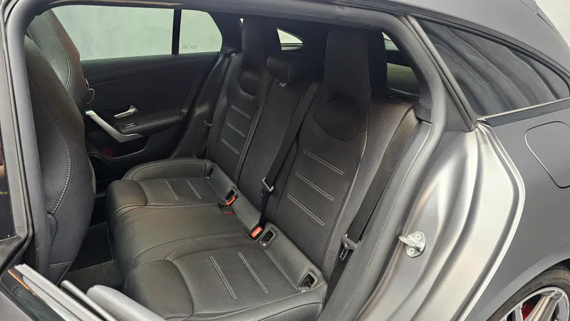 Mercedes Benz CLA 45 AMG foto 22