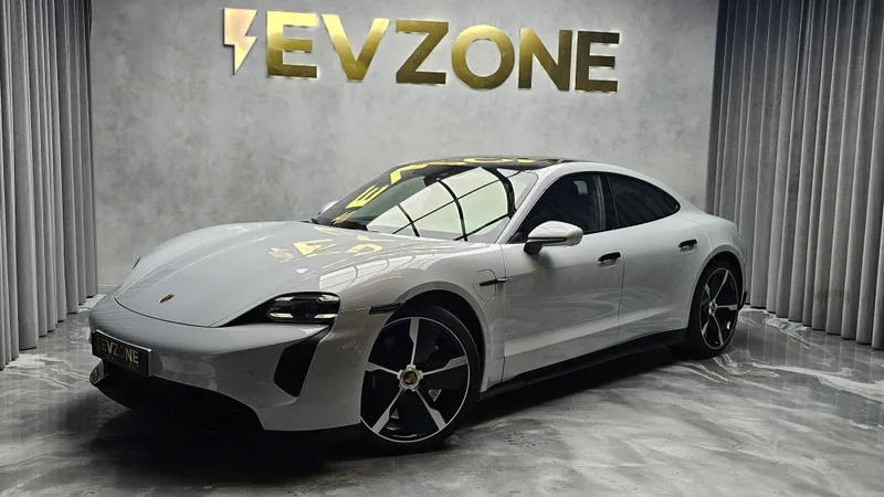 Porsche Taycan foto 3