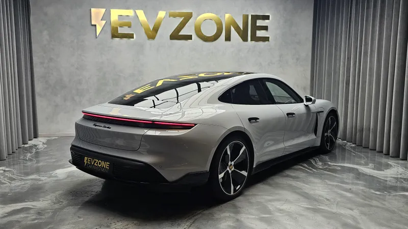 Porsche Taycan foto 6