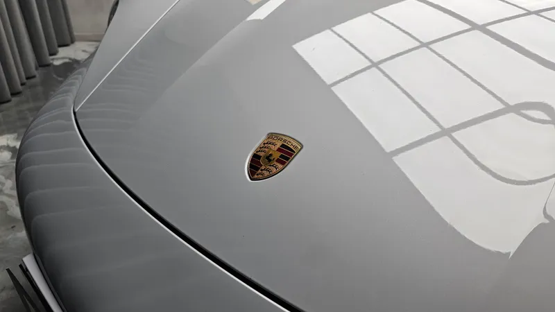 Porsche Taycan foto 24