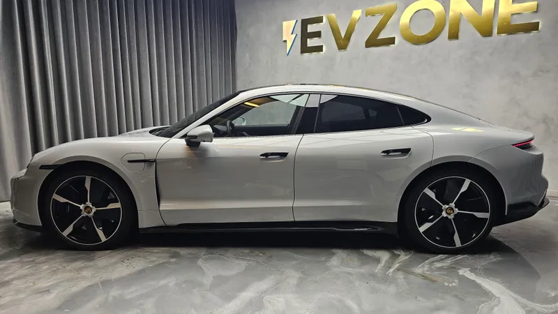 Porsche Taycan foto 4