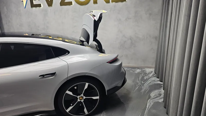 Porsche Taycan foto 28