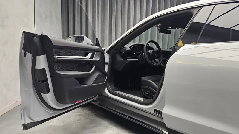 Porsche Taycan foto 9