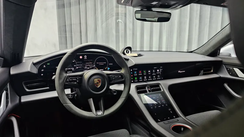 Porsche Taycan foto 10