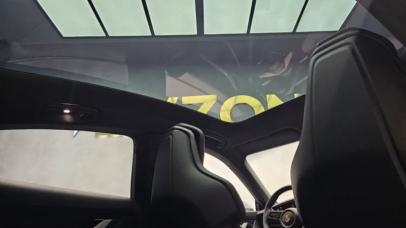 Porsche Taycan foto 23