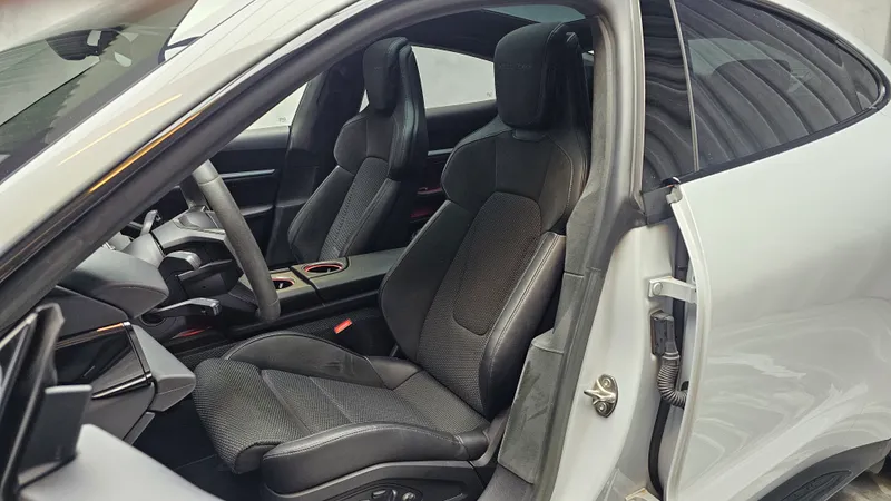 Porsche Taycan foto 19