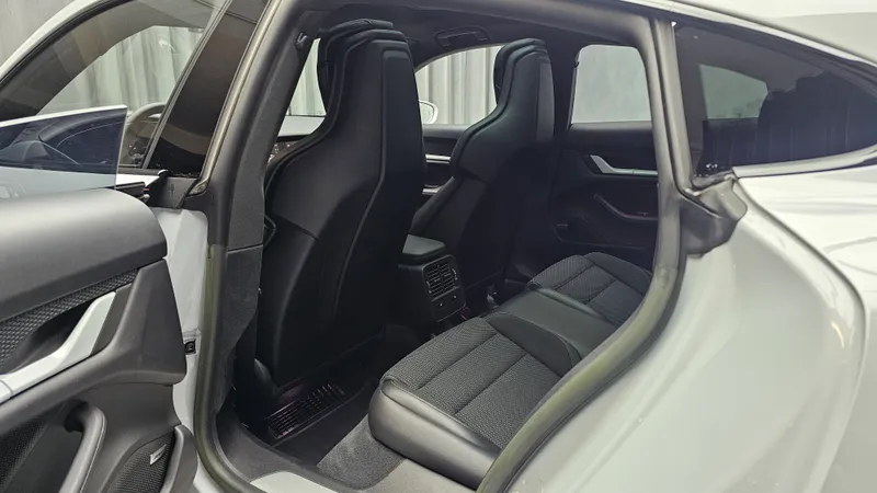 Porsche Taycan foto 21