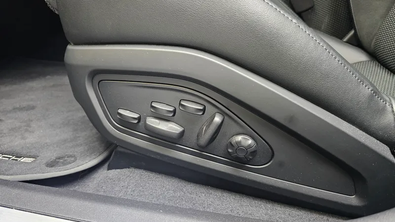 Porsche Taycan foto 34