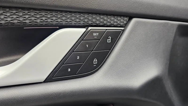 Porsche Taycan foto 32