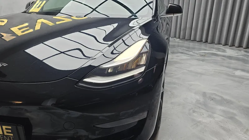 Tesla Model 3 foto 25