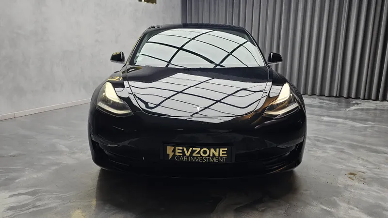 Tesla Model 3 foto 2