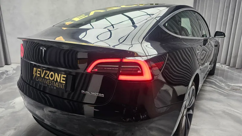 Tesla Model 3 foto 23