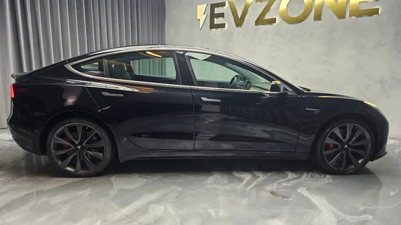 Tesla Model 3 foto 7