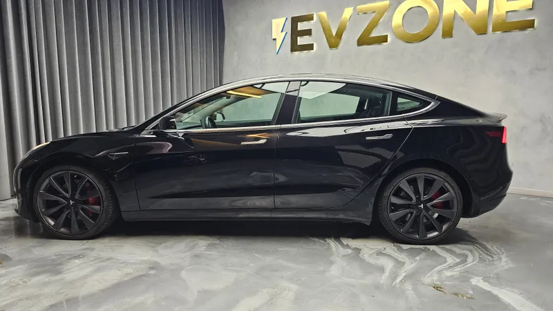 Tesla Model 3 foto 4