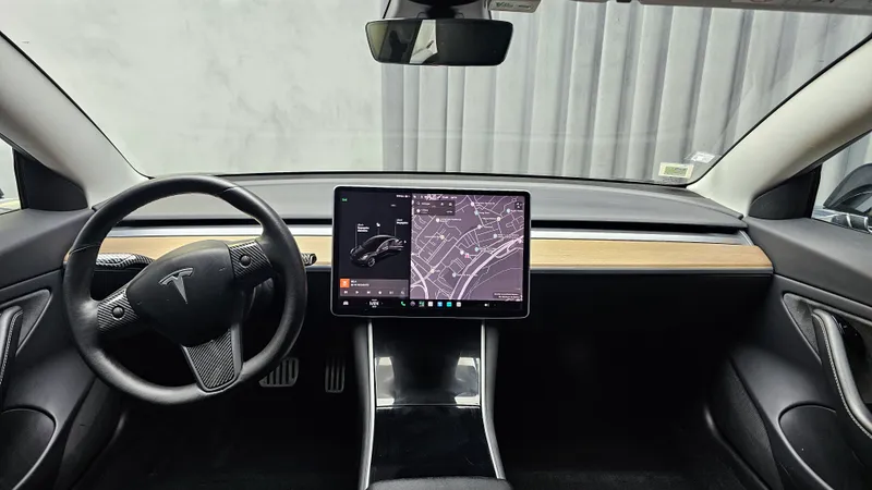 Tesla Model 3 foto 12